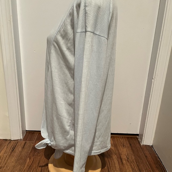 Lord & Taylor Soft Blue Blouson Womens size Large. 
Resort Wear
Travel - Picture 2 of 3